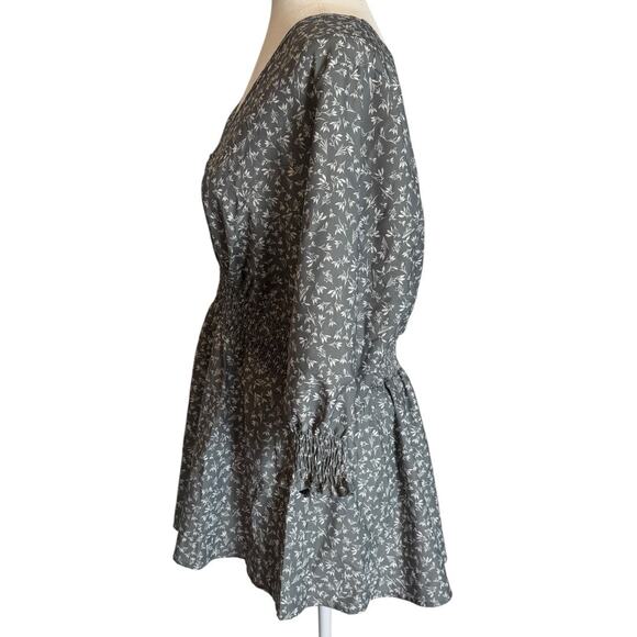 BloomChic 1X Blue Floral V-Neck Tunic Top Smocked Waist 3/4 Sleeve US 14–16 - Picture 4 of 8